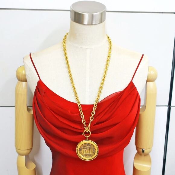 💃CHANEL Gold Plated CC Logos Cambon Charm Vintage Necklace Pendant - Picture 2 of 6